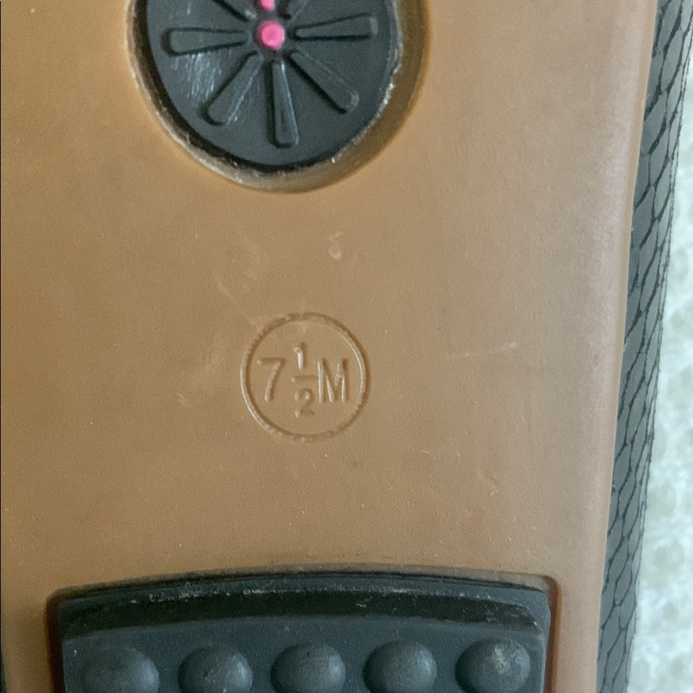 NWOT Isaac Mizrahi Black Flats with Textured Leather. - Picture 5 of 7